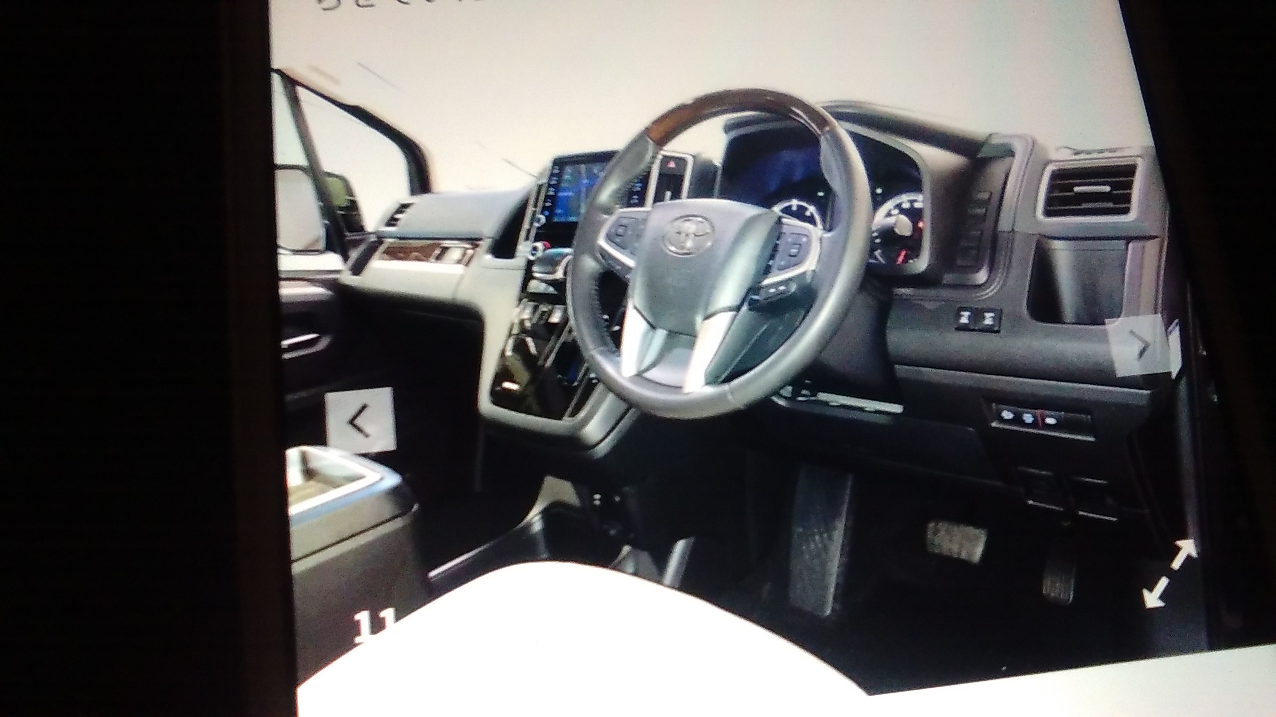 ハイエース 新型 最新情報 300系 内装