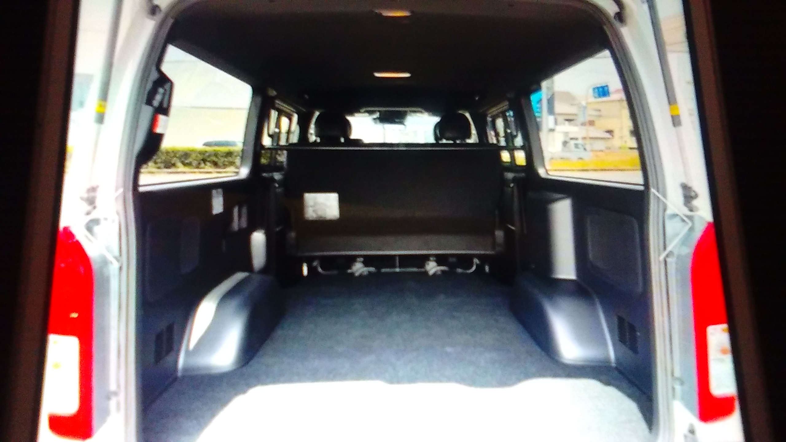 ハイエース 新型 最新情報 200系 バックドア